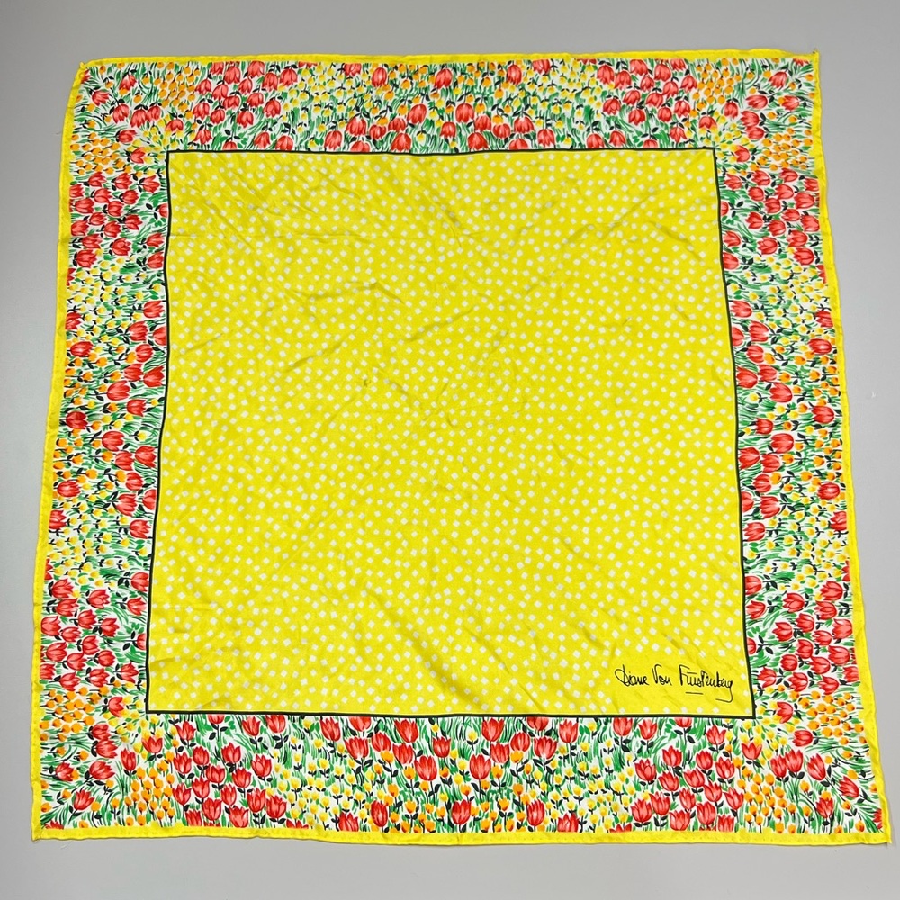 Diane Von Furstenberg Silk scarf Polka Dot with Tulips 23” x 23” square 🌷